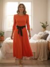 Vestido largo color naranja ruedo completo