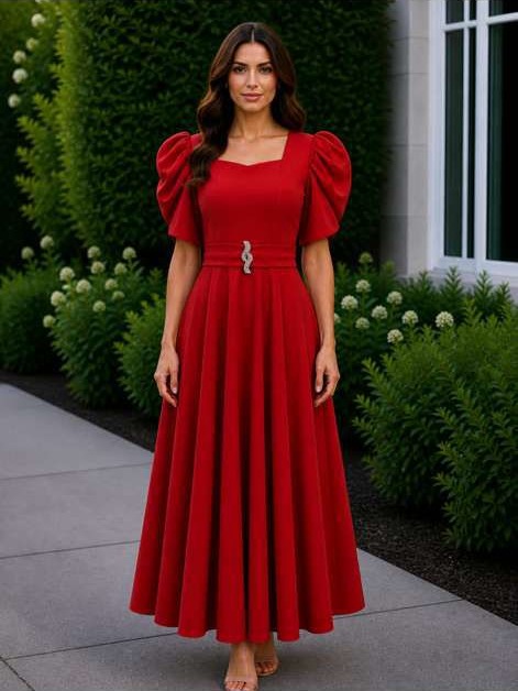 Vestido largo color rojo ruedo completo manga princesa