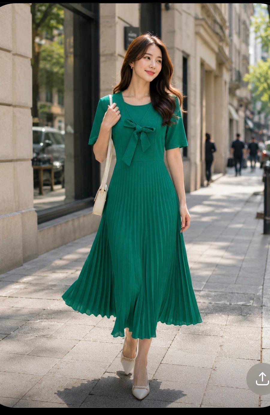 Vestido largo medio ruedo plisado verde