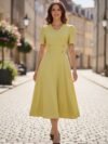 Vestido amarillo medio ruedo a media pantorrila